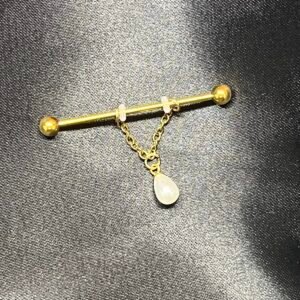 Pearly - piercing industriel doré ornementé d’une perle