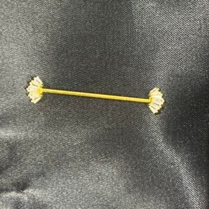 Crowny - piercing industriel doré ornementé de cristaux