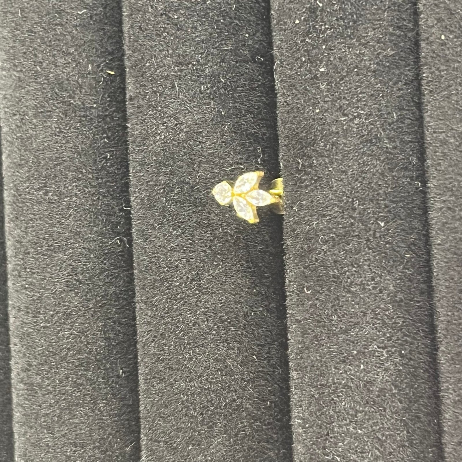 Lia - Labret doré orné de 4 cristaux