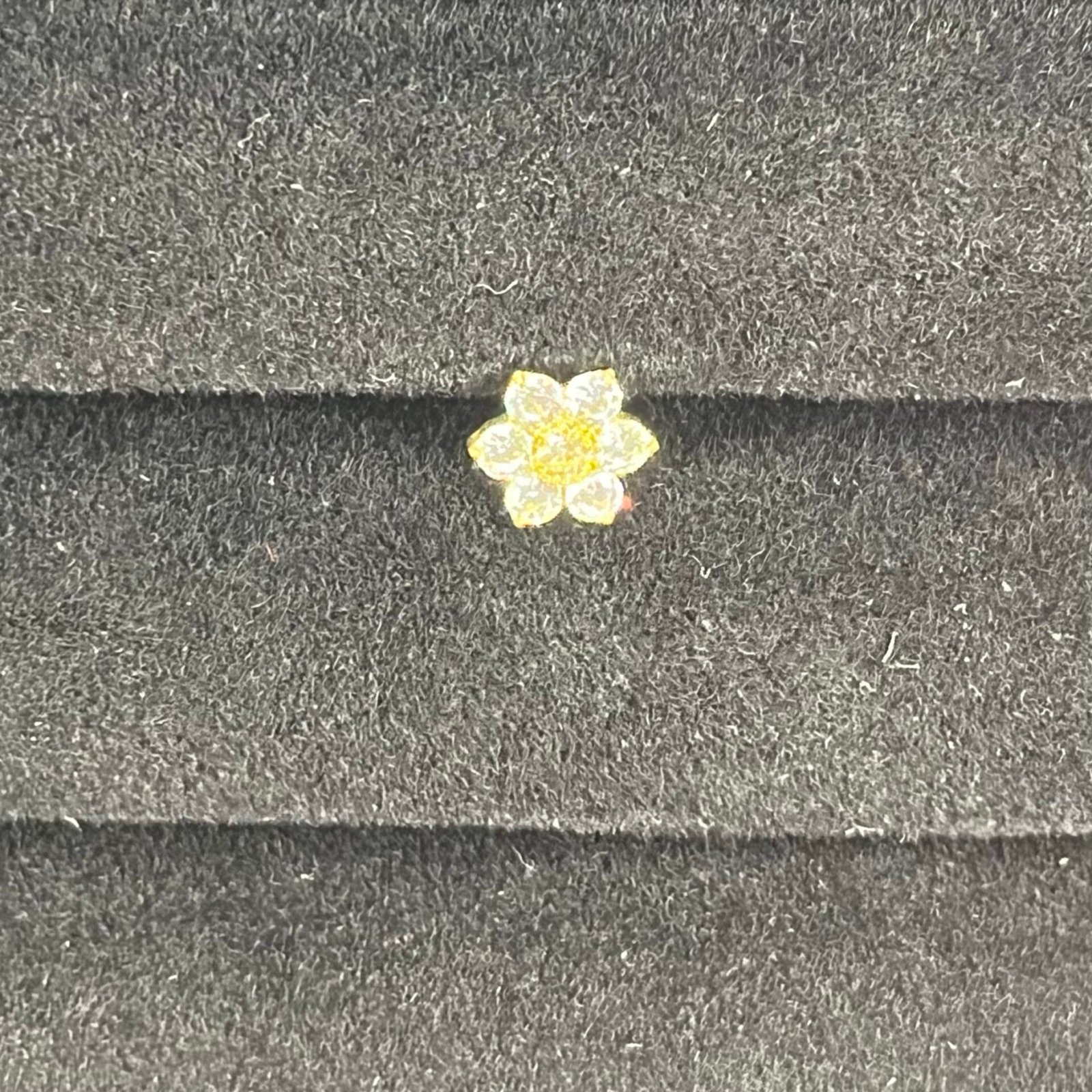 Nola - Labret doré d’une fleur, incrustée de cristaux